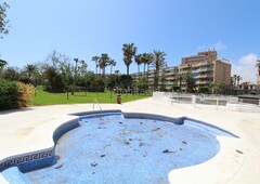 Piso con 2 habitaciones con ascensor, parking, piscina, aire acondicionado y vistas al mar en Torremolinos