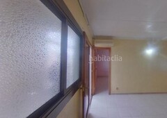 Piso de 3 habitaciones cerca de metro en La Salut Badalona