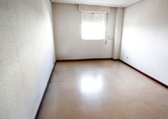 Urbis te ofrece un piso en venta en Santa Marta de Tormes, Salamanca.