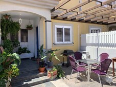 Venta Casa adosada en Calle Colombia Santa Lucía de Tirajana. Muy buen estado con terraza 110 m²