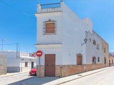 Venta Casa unifamiliar en Calle Falla Guillena. A reformar con terraza 271 m²