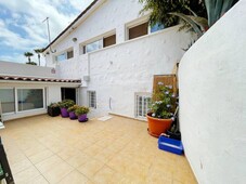 Venta Chalet en Calle la Punta 93 Arona. Buen estado con balcón 213 m²