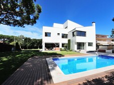 Casa de 662 m² con 500 m² de jardín en venta en Gavà Mar