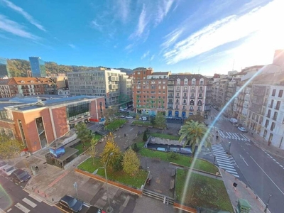 Alquiler Piso Bilbao. Piso de tres habitaciones Buen estado quinta planta con terraza