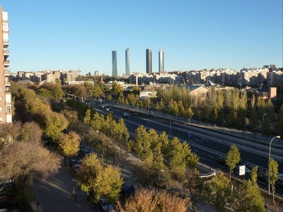 Alquiler Piso Madrid. Piso de tres habitaciones en Avenida de Betanzos. Muy buen estado séptima planta con terraza calefacción individual