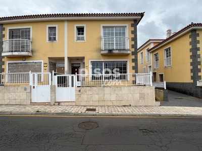 Casa adosada en venta en Calle del Calvario