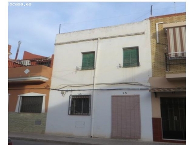 Casa independiente para reformar con terraza de 40 m2 en Barrio del cristo.