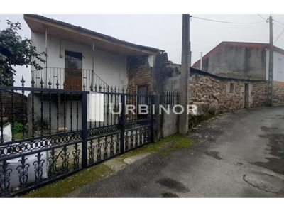 DOS CASAS con finca, a 2 KM. del Ayuntamiento de CENLLE.