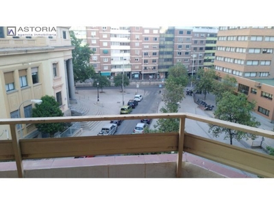 Estudio amueblado en Avda. Madrid.
