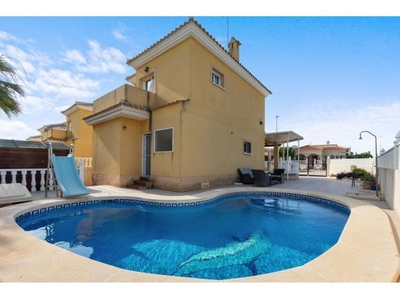 Estupenda Villa independiente con piscina privada en venta en Lo Crispin - Algorfa!