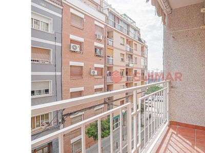 FANTASTICO PISO CON BALCON EN HOSPITALET