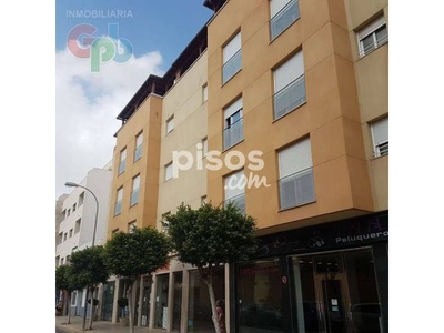 Piso en venta en Calle Hermanos Lirola