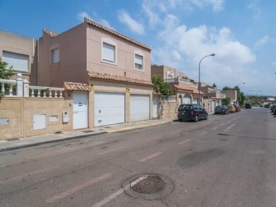 SE VENDE luminoso Dúplex de tres dormitorios en VILLA INÉS - Huércal de Almería -