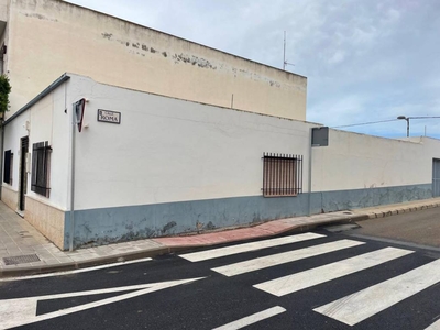 Venta Casa rústica en Avenida Constitución Níjar. 250 m²