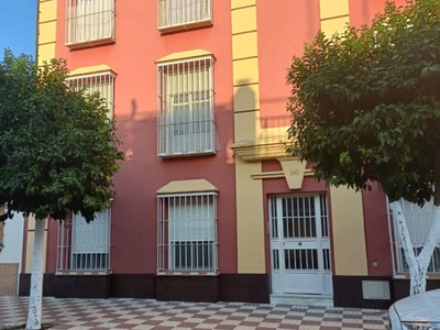Venta Piso Alcalá del Río. Piso de tres habitaciones en Huertas 19. Primera planta con terraza