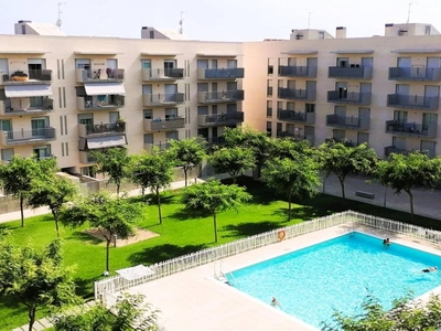 Venta Piso Calafell. Piso de tres habitaciones en Gegants Pere I Carme. Cuarta planta con terraza