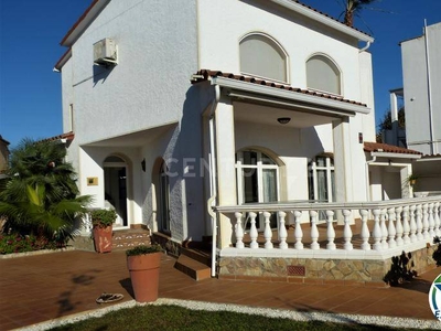 Venta Casa unifamiliar Castelló d'Empúries. Buen estado 563 m²