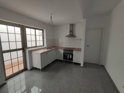 Venta Piso en Cruce de Arinaga centrico. Agüimes. Buen estado plaza de aparcamiento