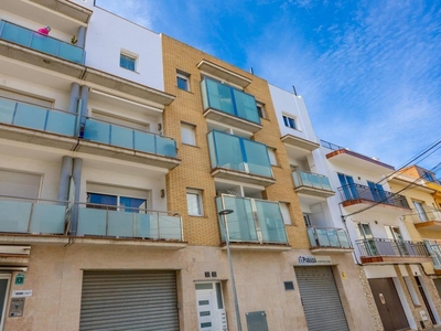 Venta Piso en Raval Dels Grecs 32. Roses. Primera planta calefacción central