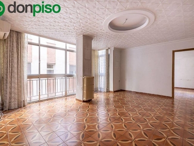 Venta Piso Granada. Piso de cuatro habitaciones en virgen de la esperanza. Tercera planta con terraza