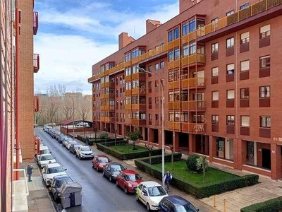 Venta Piso León. Piso de dos habitaciones en Calle Cabrera 9. Buen estado segunda planta