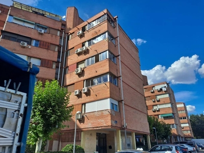Venta Piso Madrid. Piso de cuatro habitaciones en Aljarafe. Con terraza