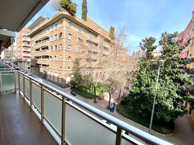 Venta Piso Madrid. Piso de tres habitaciones en Calle San Julio 3. Con terraza