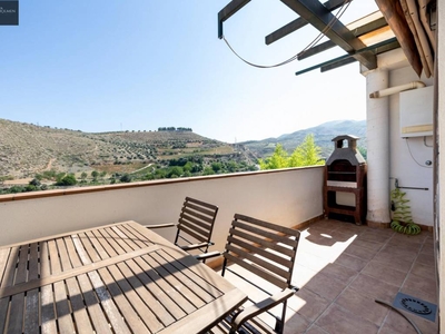 Venta Piso Monachil. Piso de tres habitaciones en Plaza de Isabel La Católica. Primera planta con terraza