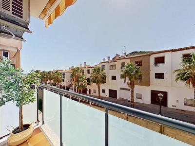 Venta Piso Motril. Piso de tres habitaciones Con terraza