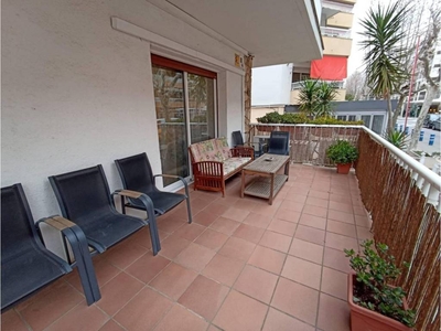 Venta Piso Salou. Piso de cuatro habitaciones en Calle lleida. Buen estado con terraza