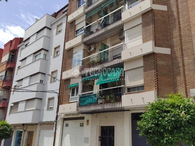 Venta Piso Úbeda. Piso de una habitación en C. Virgen de Guadalupe 15. Con balcón