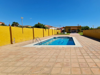 Casa con terreno en La Línea de la Concepción