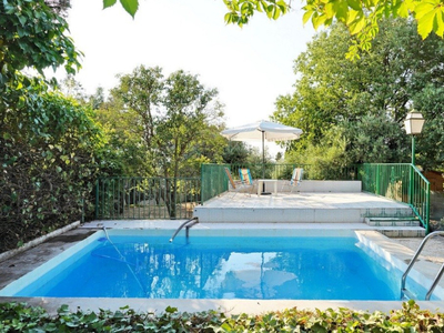 Casa con terreno en Zubia