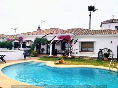 Chalet en San Luis de Sabinillas