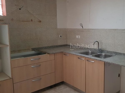 Piso primero con 3 habitaciones, ascensor y terraza en Lleida