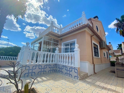 Villa independiente en venta en La Mata, Torrevieja