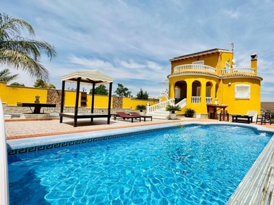 Magnifica villa en Orihuela con piscina privada