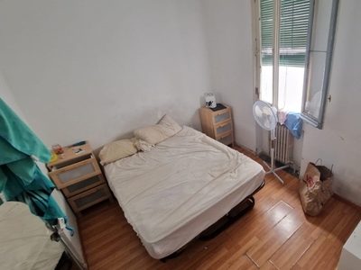 Se alquila habitación en piso de 7 habitaciones en Argüelles, Madrid