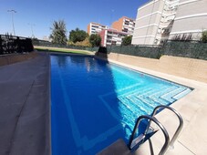 Venta de piso con piscina y terraza en Cerro-El Molino (Fuenlabrada)