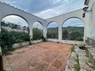 Espectacular casa en Sant Feliu Racó con jardín, terraza y vistas despejadas con terreno de 917m2 se