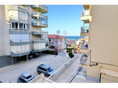 ¡ Fantástico apartamento con preciosas vistas al mar, parking y trastero!