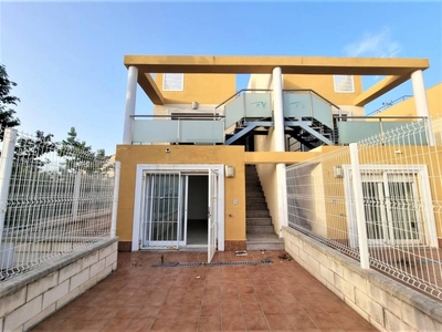 Venta Casa adosada en Beniarjo De 14 Oliva. Con terraza 86 m²