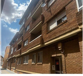 Venta Piso Cariñena. Piso de tres habitaciones en Calle Gayana. Segunda planta