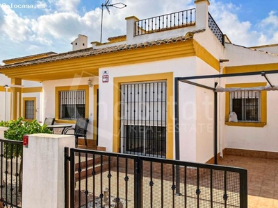 Villa independiente en planta baja a la venta en Entre Naranjos (Orihuela Costa,