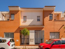 Venta Casa adosada Castilleja de la Cuesta. Muy buen estado plaza de aparcamiento con terraza 127 m²