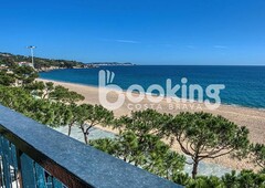 Renovated apartment on the seafront. for 5 people, with sea view, parking and wifi..