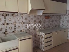 Piso en venta en Avenida Diputación, cerca de Carrer de Bernardo Juan en Yátova por 63.800 €