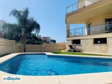 Villa contemporánea sin amueblar de 3 hab con piscina privada y vistas al golf