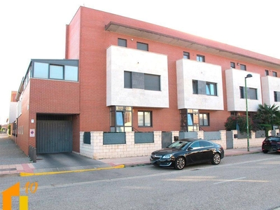 Venta Casa adosada Burgos. Con terraza 258 m²