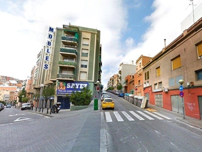 Venta Casa adosada en Carrer de Calderon de la Barca Badalona. Plaza de aparcamiento 68 m²